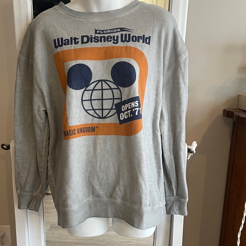 Gray Walt Disney World Crew Neck. Size S